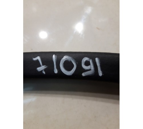 Уплотнитель (передний, левый)