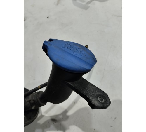 Горловина бачка омывателя