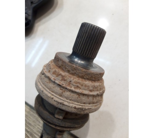 Полуось (привод) (задний, правый)