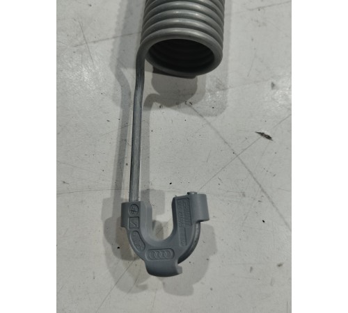 Пружина крышки багажника