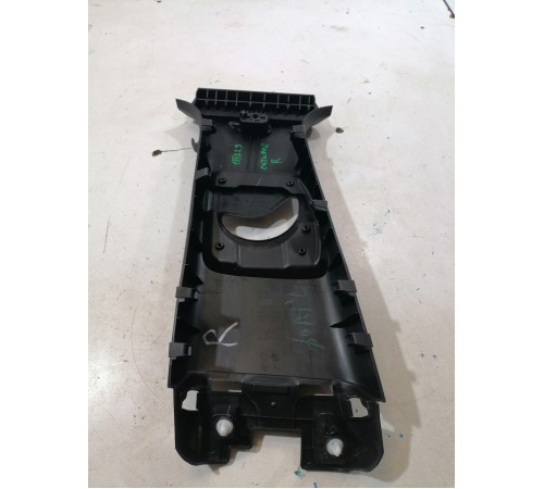 Обшивка центральной стойки правая верхняя