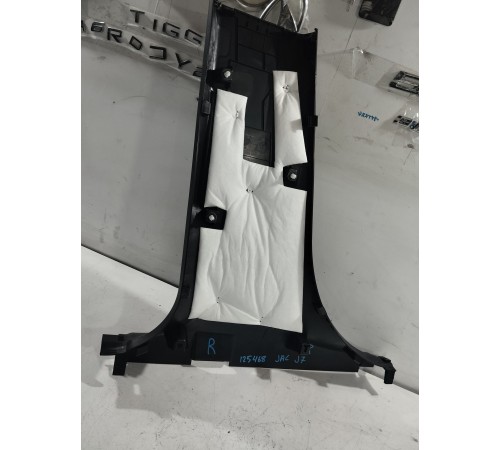 Накладка центральной стойки правая нижняя