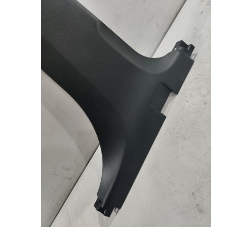 Накладка центральной стойки правая нижняя