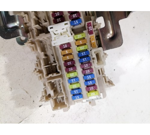 Блок предохранителей салонный