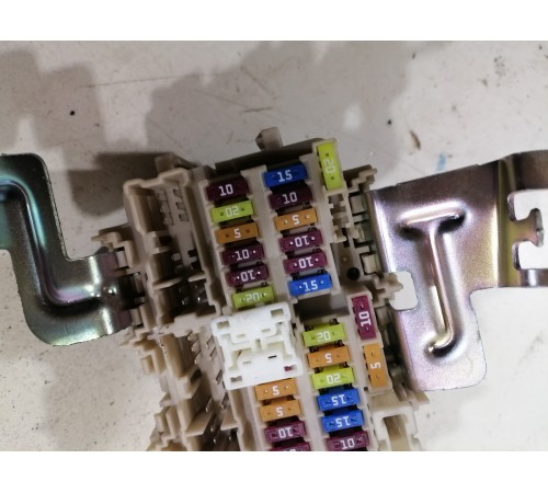 Блок предохранителей салонный