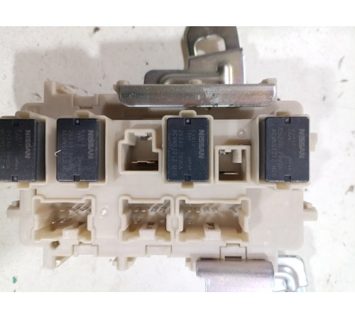 Блок предохранителей салонный