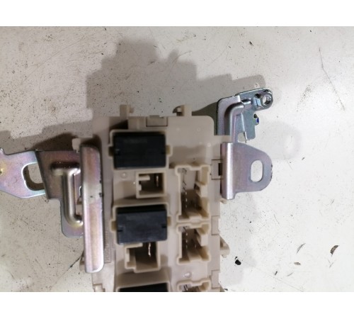 Блок предохранителей салонный