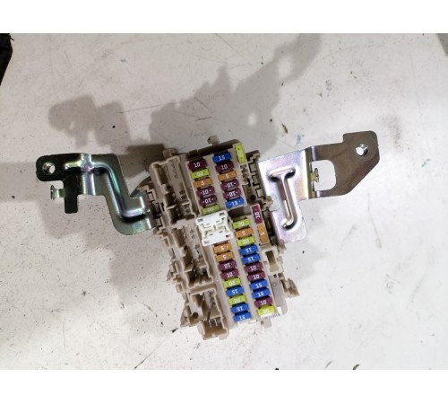 Блок предохранителей салонный