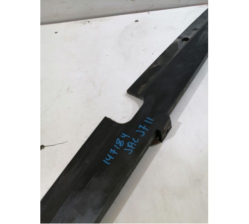 Усилитель бампера передний