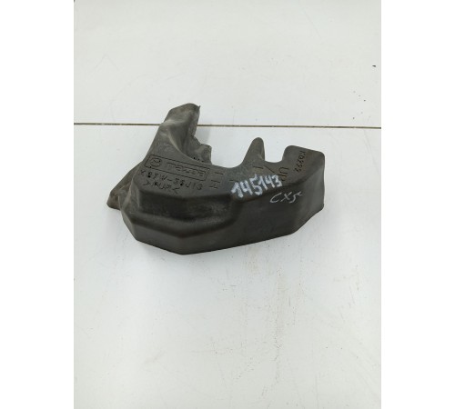 Пыльник крыла передний левый