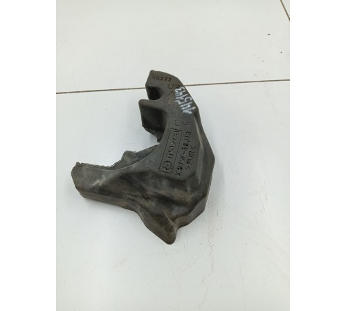 Пыльник крыла передний левый