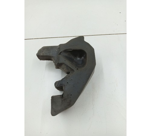 Пыльник крыла передний левый