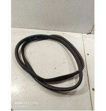 Уплотнитель проема двери задний правый