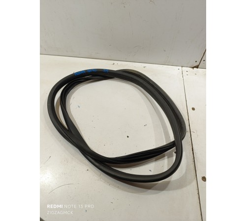 Уплотнитель проема двери задний правый