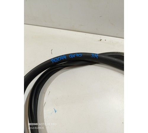 Уплотнитель проема двери задний правый