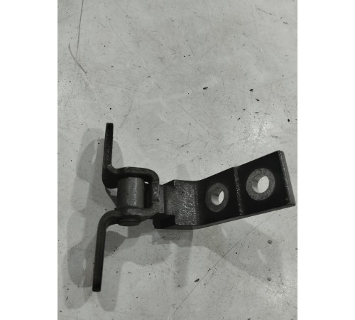 Петля двери(передняя левая верхняя)