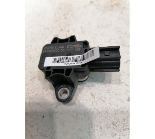 Датчик удара передней левой двери