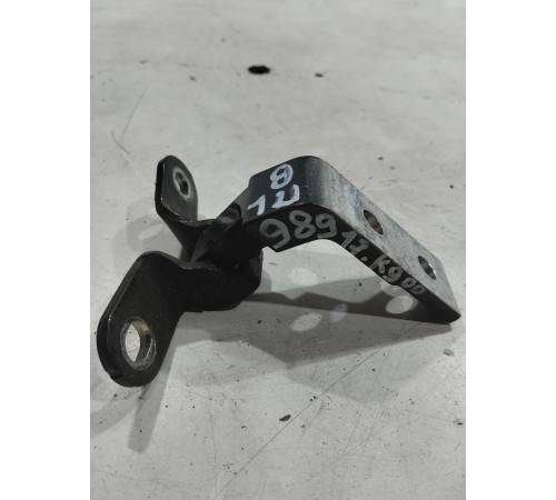 Петля двери(передняя левая верхняя)