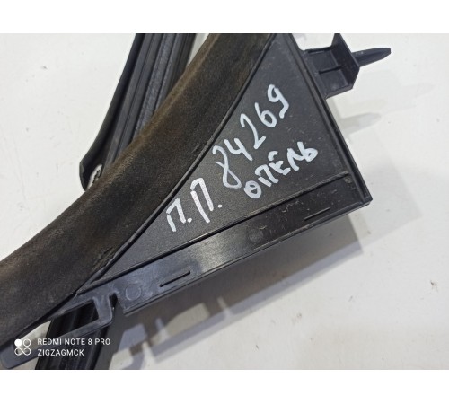 Уплотнитель стекла (передний правый внутренний)