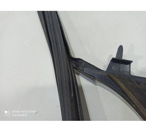 Уплотнитель стекла (передний правый внутренний)