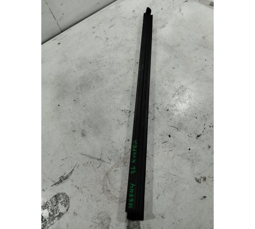 Уплотнитель стекла задний левый внутренний