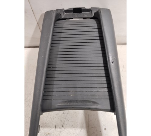 Подстаканник центральной консоли