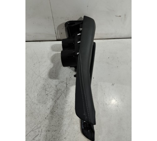 Подстаканник центральной консоли