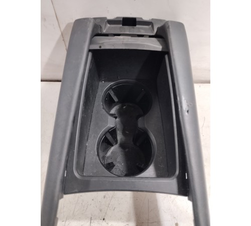 Подстаканник центральной консоли