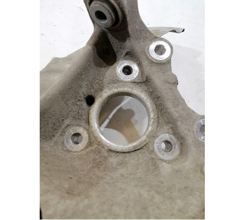 Кулак поворотный задний левый