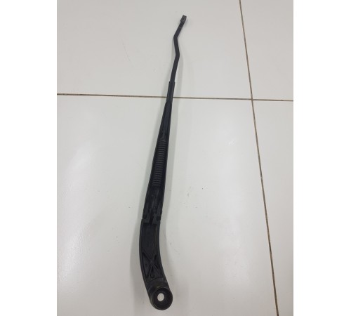 Поводок стеклоочистителя левый