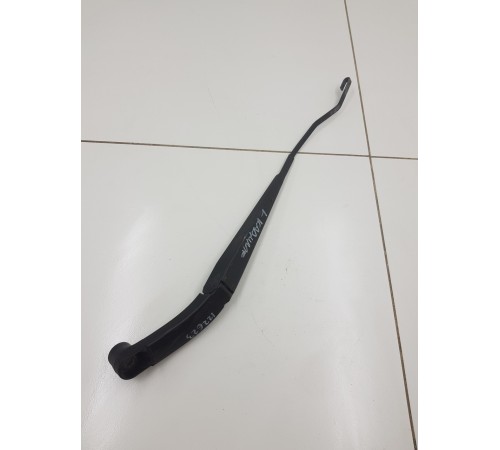 Поводок стеклоочистителя левый