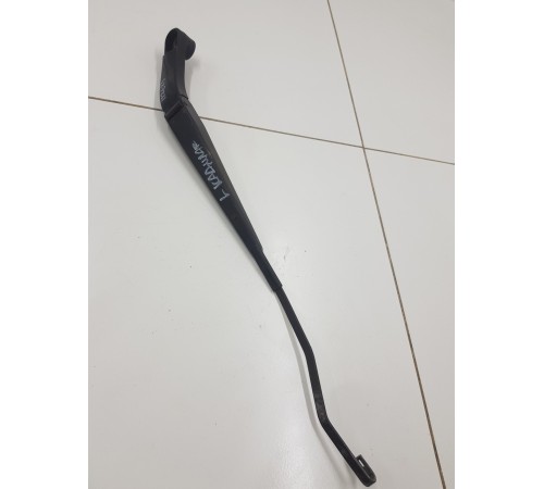 Поводок стеклоочистителя левый