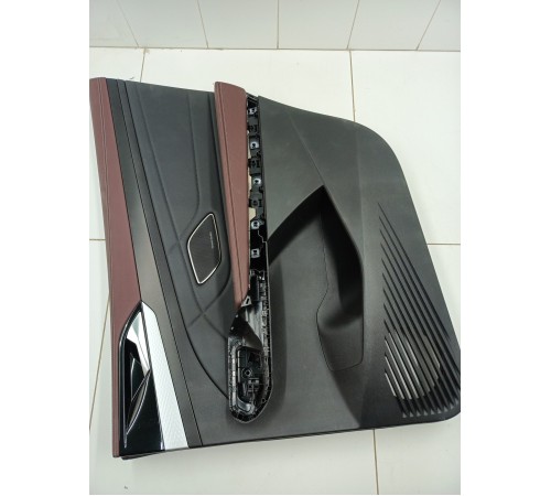 Обшивка двери задняя правая