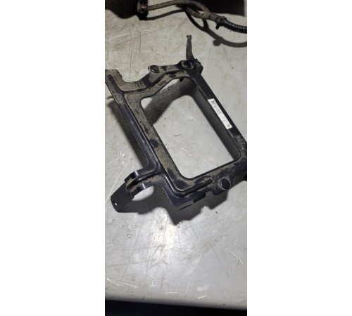 Кронштейн блока упраления двигателя