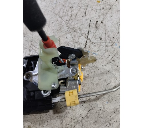 Замок двери передний правый