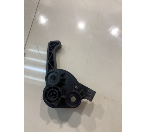 Рычаг открывания капота