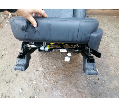 Сиденье переднее левое