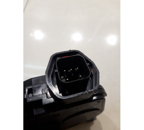 Моторчик механизма доводчика крышки багажника