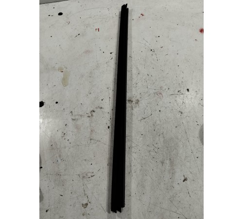 Уплотнитель стекла (задний правый внутренний)