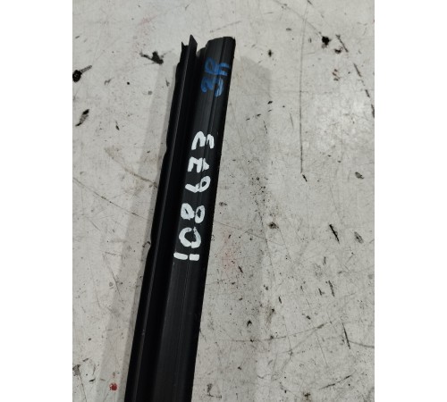 Уплотнитель стекла (задний правый внутренний)