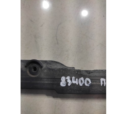 Уплотнитель моторного отсека(передний правый)