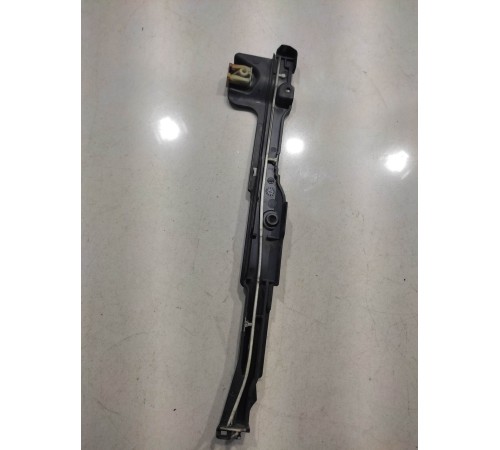 Уплотнитель моторного отсека(передний правый)