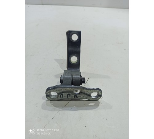 Петля двери(передняя правая верхняя)