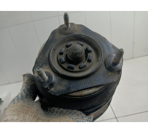 Амортизатор подвески передний левый в сборе