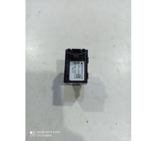 Кнопка стеклоподъемника (передняя правая)