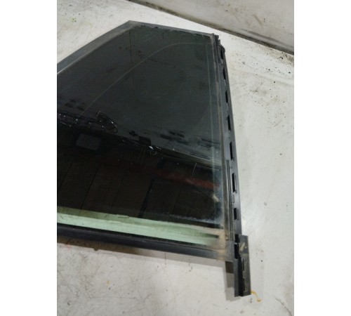 Глухое стекло заднее правое,форточка