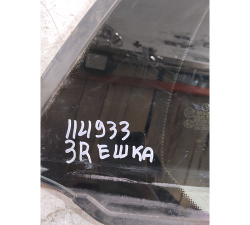 Глухое стекло заднее правое,форточка