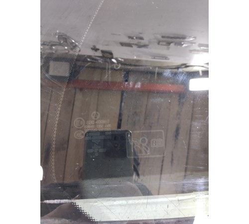 Глухое стекло заднее правое,форточка