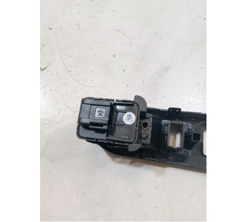 Кнопка стояночного тормоза