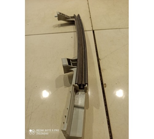 Направляющая стекла двери(задняя правая)